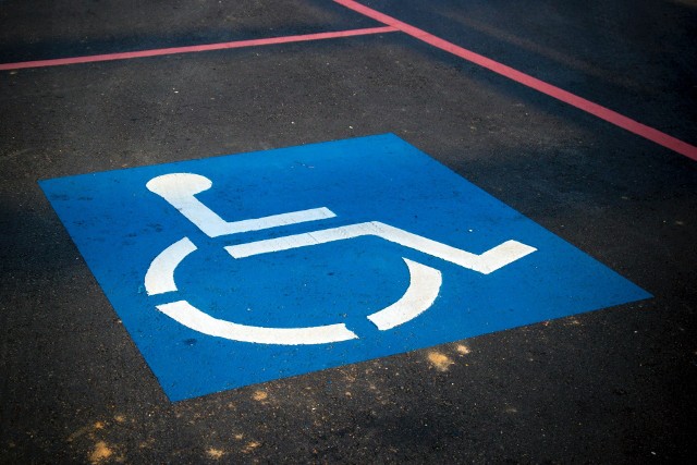 Jakie są ulgi i świadczenia, na które może liczyć niepełnosprawny oraz jego opiekun?