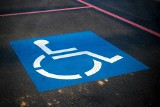 Ulgi dla niepełnosprawnych w 2022. Świadczenia, które przysługują niepełnosprawnym i ich opiekunom