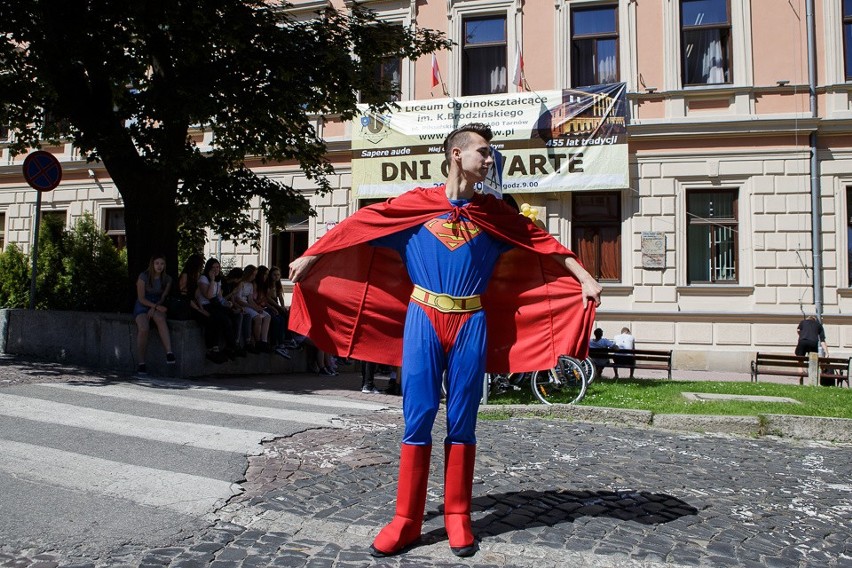 Tarnów. Superbohaterowie opanowali I LO[ZDJĘCIA]