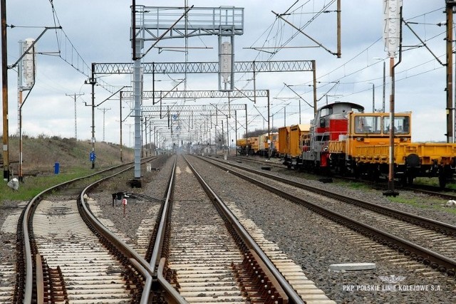 b Obecnie roboty związane z rewitalizacją linii kolejowej nr 353 Inowrocław - Jabłonowo Pom. koncentrują się w rejonie Gniewkowa