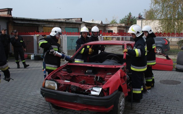 Ćwiczenia praktyczne odbyły się w auto &#8211; złomie w Koszarach, gmina Iłża.