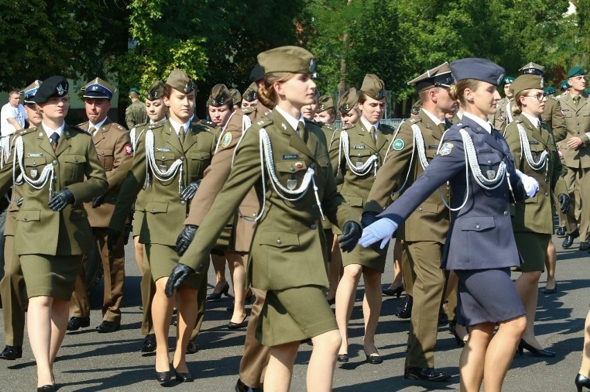 Promocja nowych oficerów we Wrocławiu (MNÓSTWO ZDJĘĆ) 