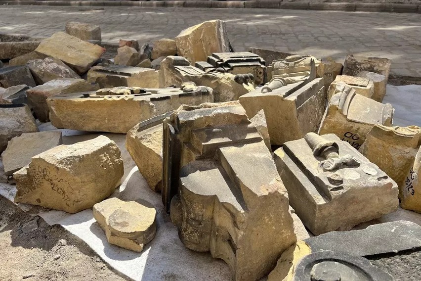 Fragmenty XIX-wiecznej kamienicy na ul. Ogarnej. Odnaleziono...