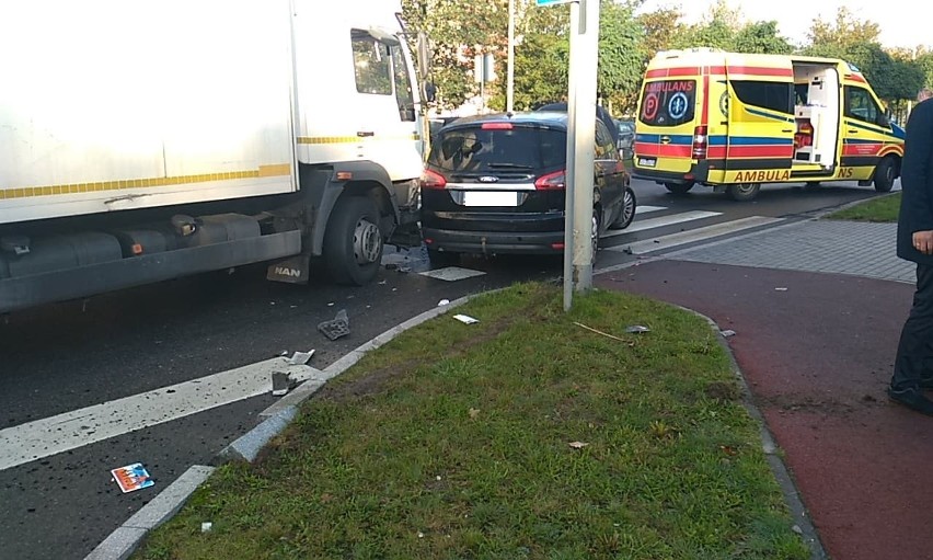 Groźnie wyglądająca kolizja na skrzyżowaniu ulic Bora...