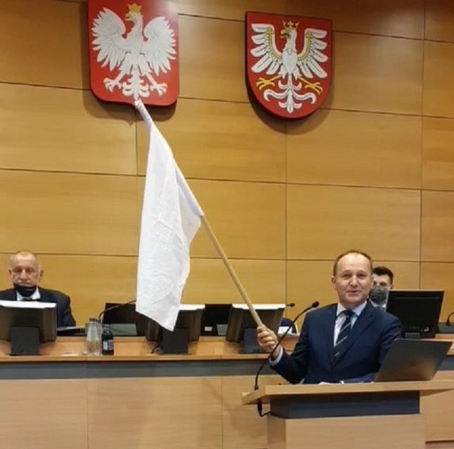 Na sesję sejmiku województwa małopolskiego poseł PO Marek...