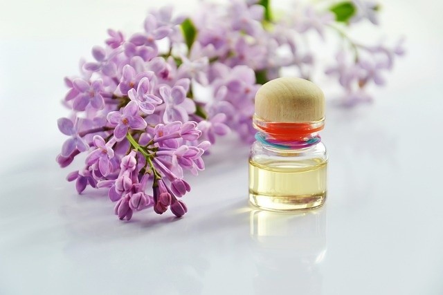 Zapach bzu nieodzownie kojarzy się z wiosną i beztroskimi chwilami spędzanymi w ogrodzie. Perfumy o zapachu bzu to idealny wybór na wiosnę. Zobaczcie 10 pięknych zapachów. >>>ZOBACZ WIĘCEJ NA KOLEJNYCH SLAJDACH