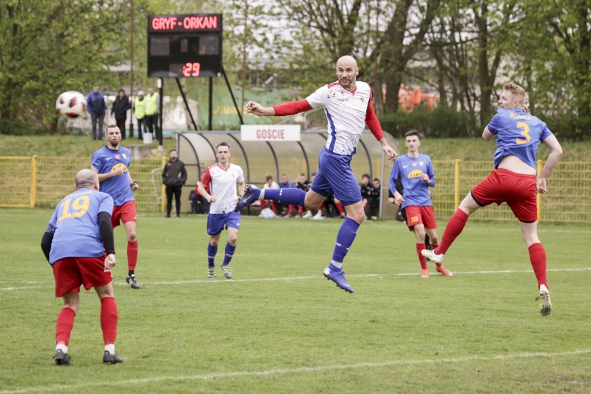 IV liga: Gryf powrócił na fotel lidera. Rekord Stasiaka. Zwycięstwo Jantara