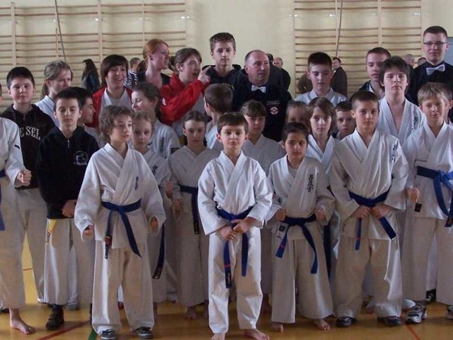 Karatecy z Tarnobrzega oraz Nowej Dęby dość licznie uczestniczyli w Mistrzostwach Podkarpacia, które rozegrane zostały w Pilźnie.