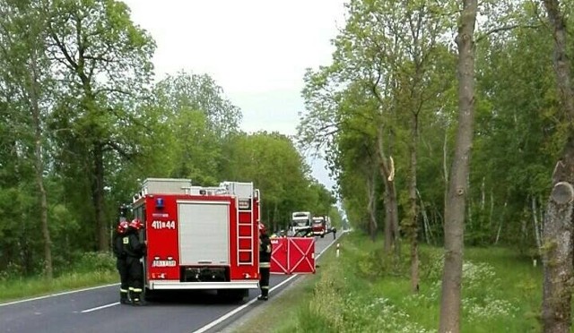 Kierowca jechał ciemnym niebieskim volkswagenem w combi od strony Bańska w kierunku Bielska Podlaskiego