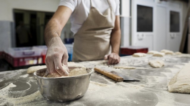 Pomoc dla ciastkarzy i piekarzy dotyczy rachunków za gaz obejmujących okres nie wcześniejszy niż kwiecień. Wniosek RPG (o stosowanie maksymalny cen gazu) należy złożyć w ciągu 30 dni od dnia wystawienia faktury.