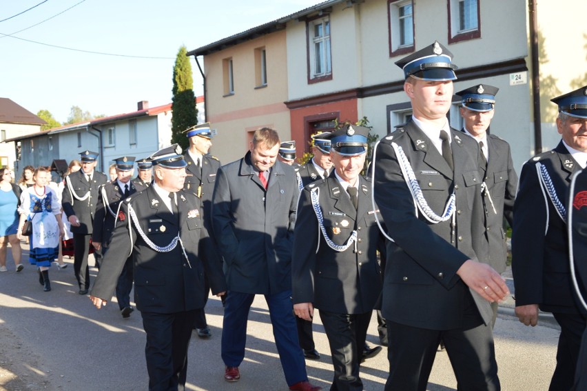 Strażacy z Czarnej Dabrówki ochotnicy mają swój sztandar