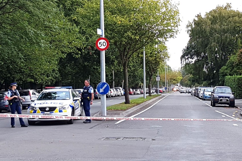 Policja na miejscu strzelaniny w Christchurch