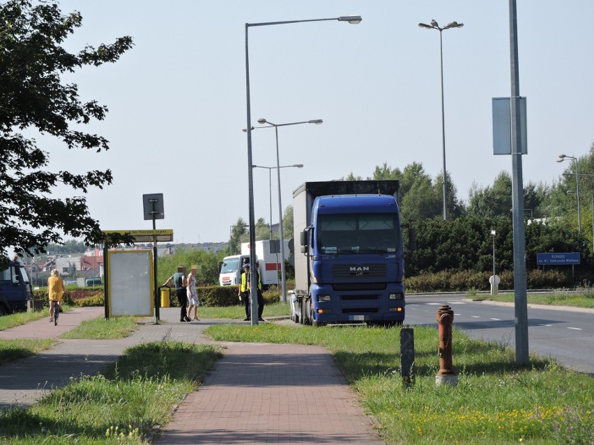 Ostrołęka. Kolizja przy rondzie Bohaterów Westerplatte,...