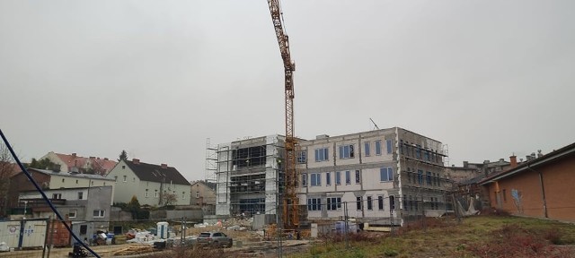 - Budowa nowej siedziby Starostwa Powiatowego nie pochłonęła na razie ani złotówki więcej niż wynika z przetargu - zapewnia Zdzisław Gamański