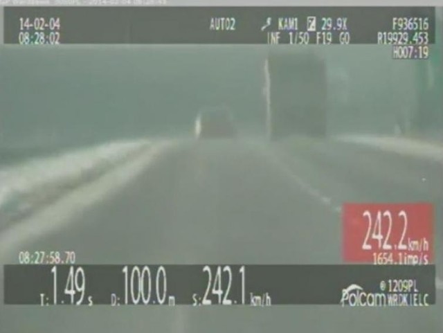 Ponad 242 km/h na obwodnicy Kielc. Zobacz policyjne nagranie (WIDEO)