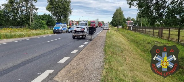 W Lasowicach doszło do zderzenia trzech samochodów osobowych i Tira. Były duże utrudnienia w ruchu na krajowej drodze numer 12.