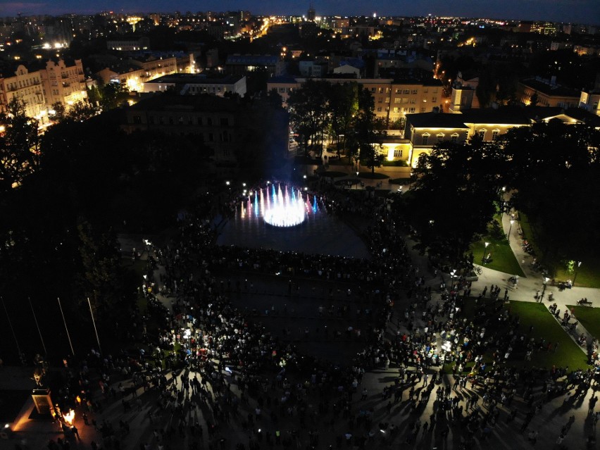„Anioły lubelskie”. Nowy pokaz fontanny multimedialnej na placu Litewskim (ZDJĘCIA, WIDEO)
