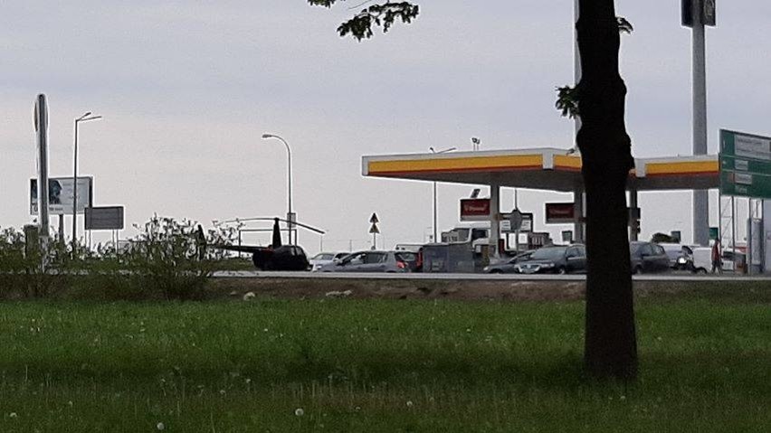 Prywatny helikopter wylądował na stacji benzynowej przy S17. Pilot zatankował i ... odleciał 