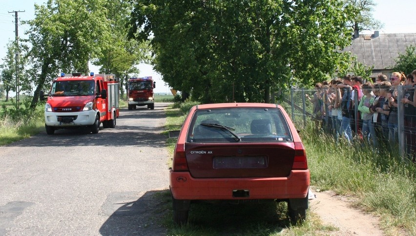 Wypadek drogowy auta osobowego. Kierowca ciężko ranny,...