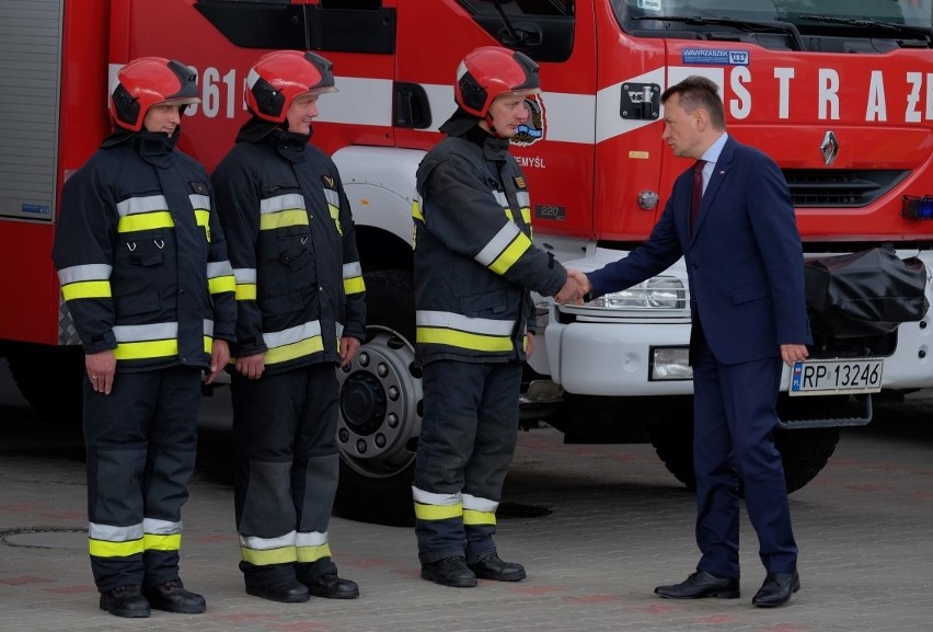 Minister spraw wewnętrznych i administracji Mariusz...