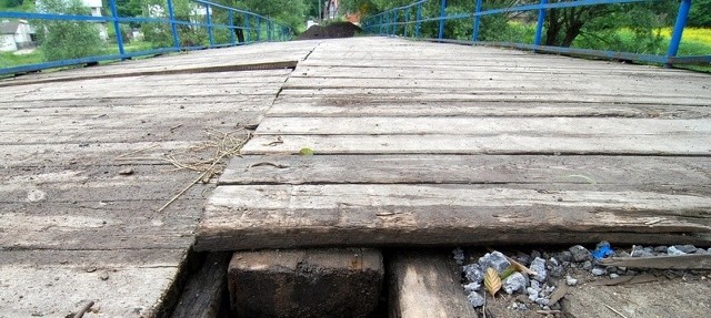 Tak wyglądał latem zniszczony mosty w Czekarzewicach w gminie Tarłów.