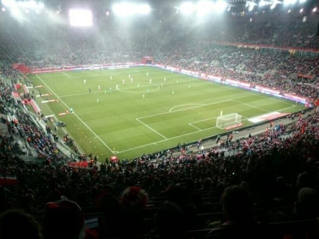 Stadion we Wrocławiu wypełniony kibicami