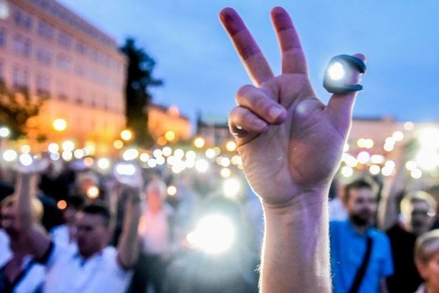 Manifestacja w Poznaniu w obronie niezawisłości sądów