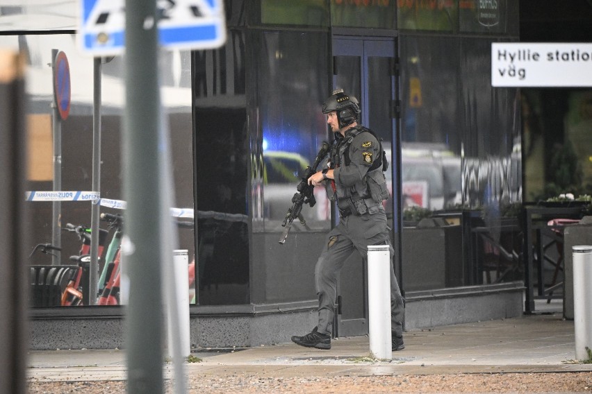 Na terenie centrum handlowego w Malmö wybuchła strzelanina