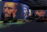 Lotniczy hangar w Czyżynach zamienił się w świat z obrazów Van Gogha!