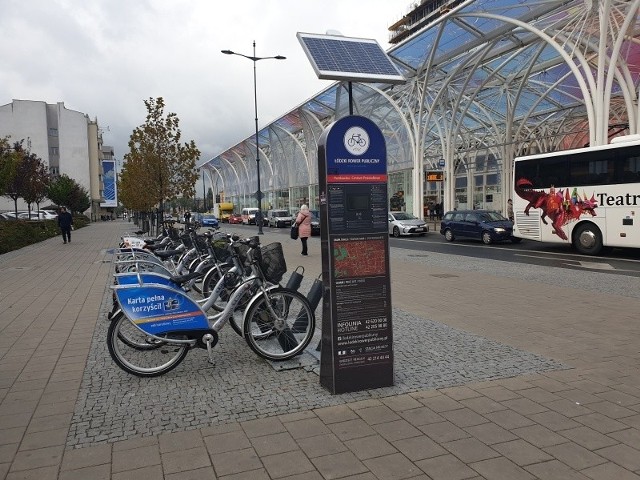 W przyszłym tygodniu Zarząd Dróg i Transportu ogłosi przetarg na obsługę systemu Łódzkiego Roweru Publicznego. Należy się liczyć ze sporymi zmianami. Przede wszystkim liczba rowerów w systemie ma wzrosnąć z 1574 do 2000, a liczba stacji dokujących ze 156 do 200. Przybędzie nowych stacji zwłaszcza na obrzeżach miasta np. na Chojnach, Retkini i Radogoszczu.Czytaj więcej na następnej stronie