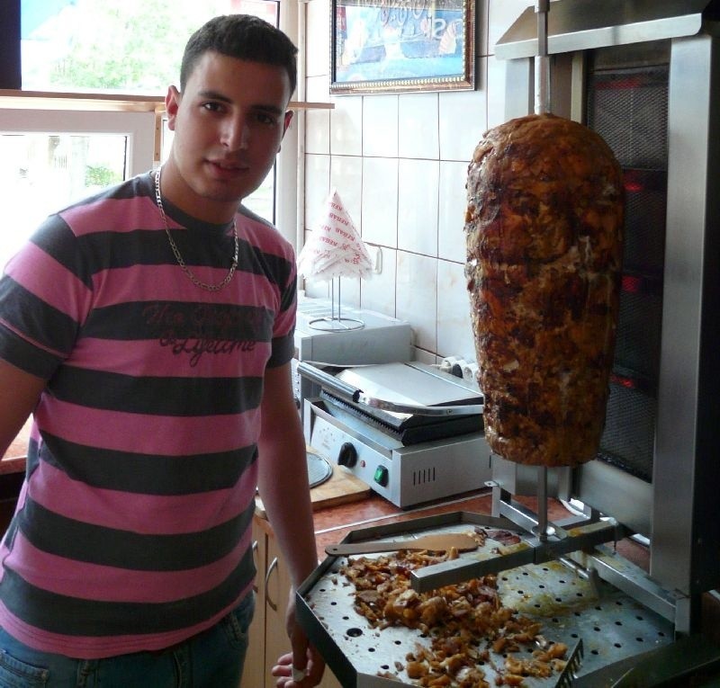 Marokańczyk Ilies w restauracji Turecki Döner Kebab, trzecie...