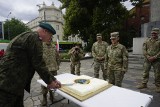 Przed pomnikiem Kościuszki w Poznaniu krojono tort szablą i świętowano 247. urodziny Armii USA! [ZDJĘCIA]