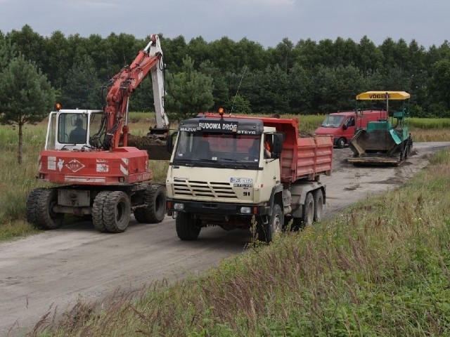 Prace remontowe już trwają. Droga zostanie naprawiona na całej długości, aż do wylotu w Racławicach.