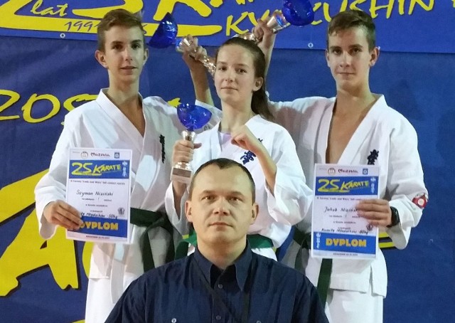 Medalowa ekipa z sensei Arturem Orzołem