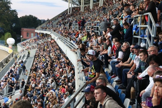 Rekord frekwencji w 2022 roku na arenach Podkarpacia wynosił 10 000 kibiców. Czy zostanie pobity w 2023 roku?...