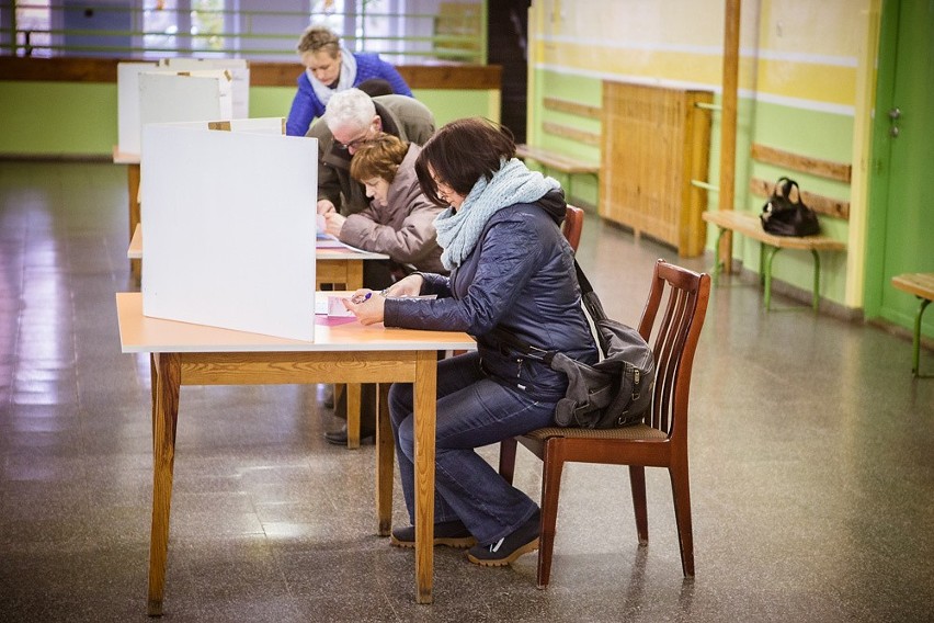 Wybory samorządowe 2014. Mieszkańcy Słupska głosują (zdjęcia)