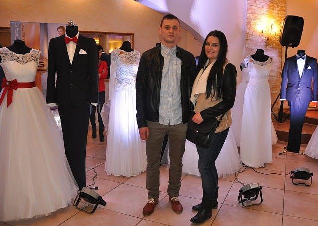 Karolina Miśtal i Bartek Wójcik mają wesele w połowie kwietnia. Na targach szukali ostatnich weselnych inspiracji