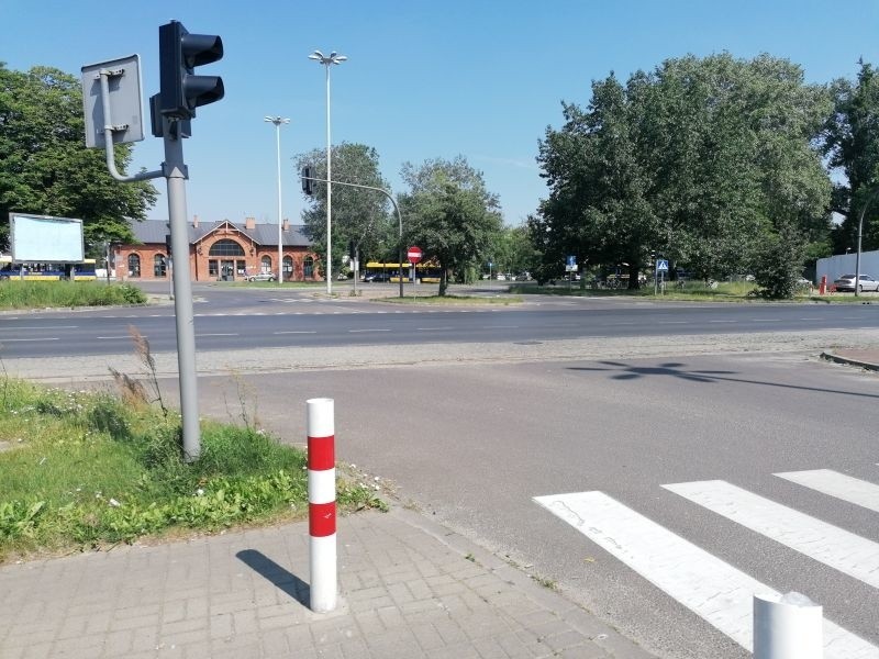 Remont torowiska w Pabianicach. Co się teraz dzieje?. ZDJĘCIA