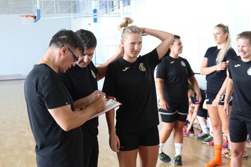 Korona Handball Kielce rozpoczęła przygotowania do sezonu z nowym trenerem i nowymi zawodniczkami