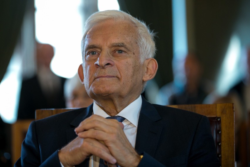 Jerzy Buzek odebrał tytuł Honorowego Obywatela Stołecznego...