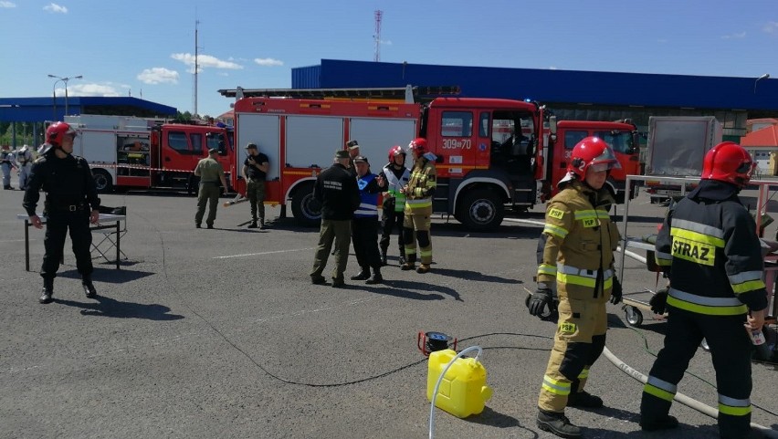 Bobrowniki. Strażacy i pogranicznicy ćwiczyli na wypadek alarmu chemicznego i radioaktywnego [ZDJĘCIA]