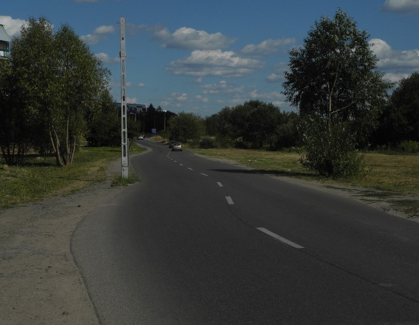 Białystok. Słup stojący przy ulicy jest nie do ruszenia (zdjęcia, wideo)