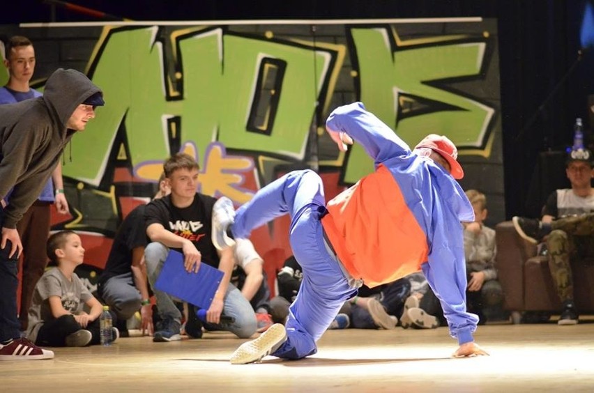 Teraz tak tańczy młodzież. Oto breakdance