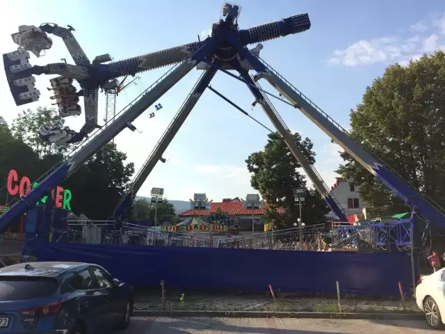 Wesołe Miasteczko znajduje się tuż obok placu Hoffa. Dla wielu turystów to fajna atrakcja