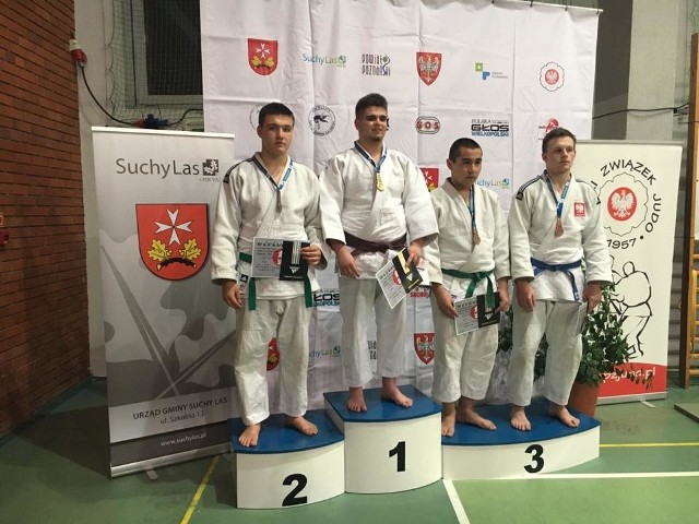 Adam Kućmierz (pierwszy z lewej) zajął 2. miejsce w kat. +90 kg w rywalizacji juniorów młodszych.