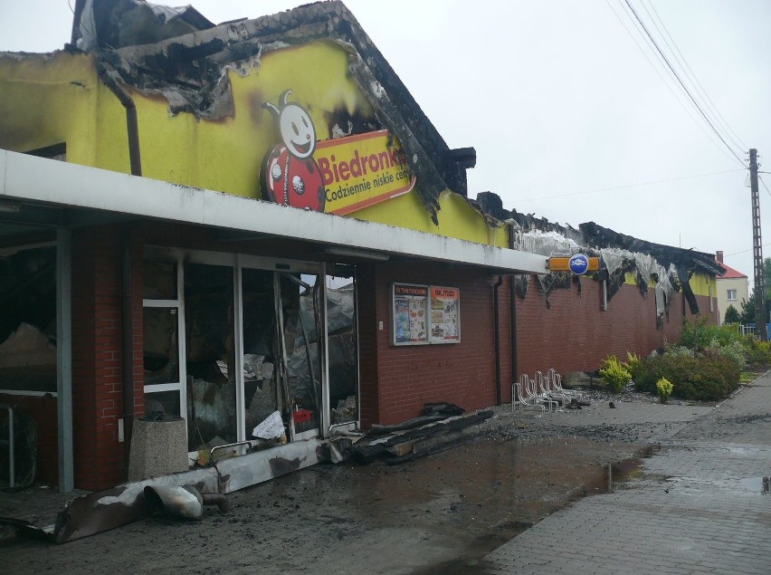 Spłonął market Biedronka w Ostrowcu