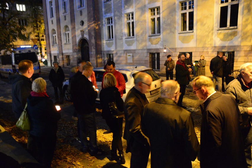 Suweren mówi NIE - protest przed sądem w Opolu