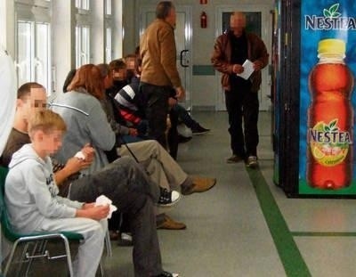 Kolejki pacjentów to stały obrazek w poczekalni Szpitalnego Oddziału Ratunkowego w Nowym Sączu Fot. Anna Oskierko