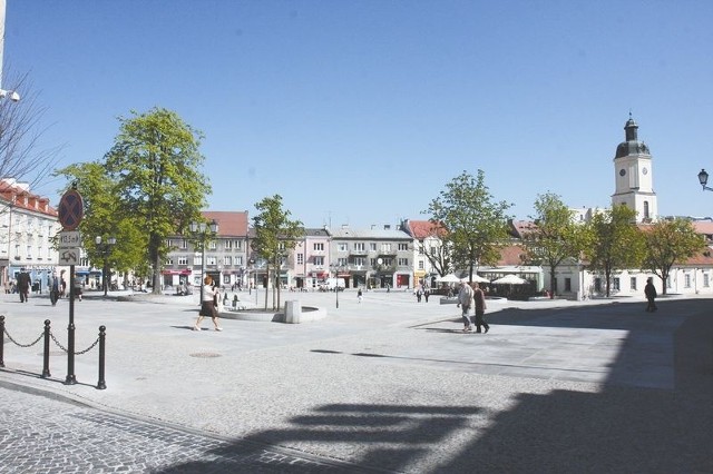 Główny plac Rynku Kościuszki ma już gotową formę. Tylko jeszcze treści brak