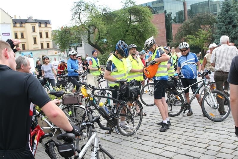 Niemal dwustu rowerzystów stawiło się w Opolu na tegoroczną...
